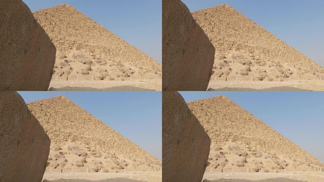 从石块旁边仰望门考尔金字塔