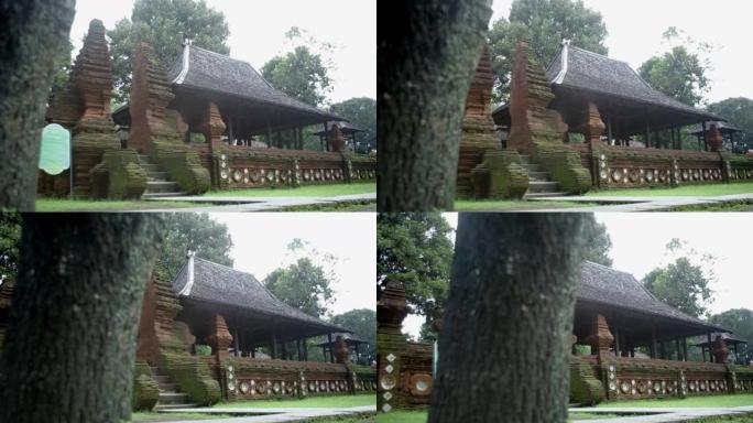 印度尼西亚西爪哇岛的Keraton Kasepuhan Cirebon古老宫殿内庭的木亭建筑。