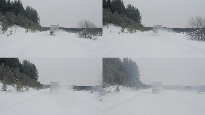 冬季景观的鸟瞰图，乡村地区积雪覆盖的田野和树木。夹。白色道路上有一辆驾驶卡车。