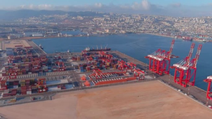 以色列港口场与海法市在背景，2022