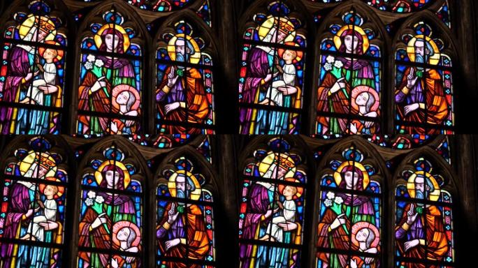 古老的古色古香的彩色玻璃窗在教堂里，圣徒，室内宗教装饰细节，特写，无人。基督教，基督教装饰艺术和象征
