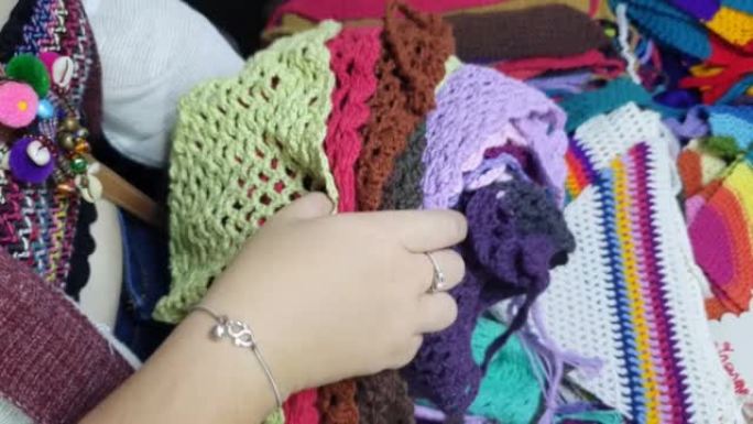 女人的手编织