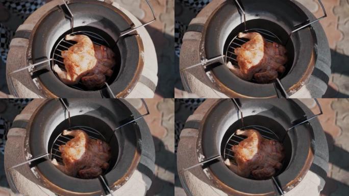 鸡。烤鸡。将香料腌制的鸡肉放在烤架上，以便在tandoor中烹饪。
