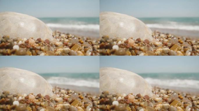 海边的石头上覆盖着波浪。超宏，慢摩。