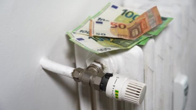 欧洲，意大利，天然气和电力费用的增加导致原材料，货币100，50欧元钞票和家用暖气散热器的采购价格上