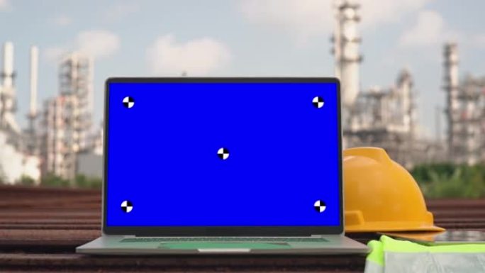 大工业背景蓝屏笔记本电脑