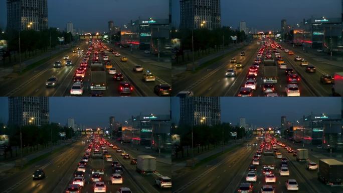 停止的汽车的红色刹车灯。下班高峰时段交通堵塞。