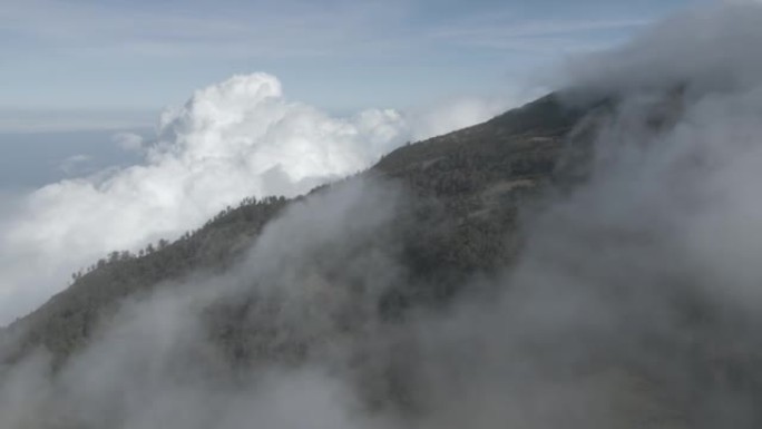 印度尼西亚中爪哇省拉乌山