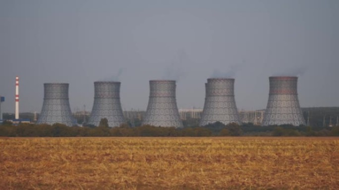 核电站。原子能发电站冷却塔