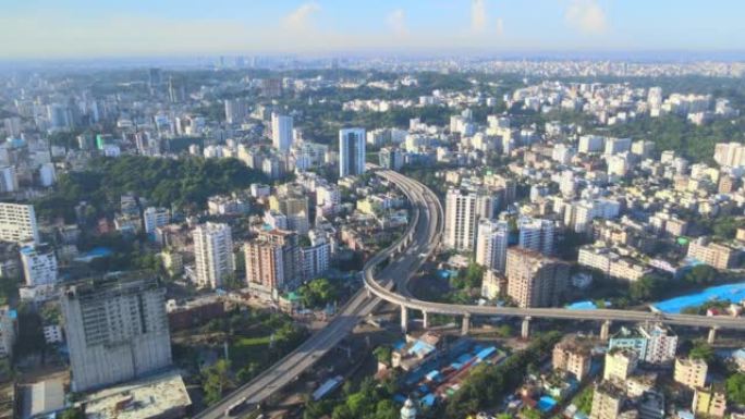孟加拉国吉大港交通运输部门的发展。吉大港市白天的城市景观。孟加拉国吉大港的立交桥。交通繁忙的吉大港阿