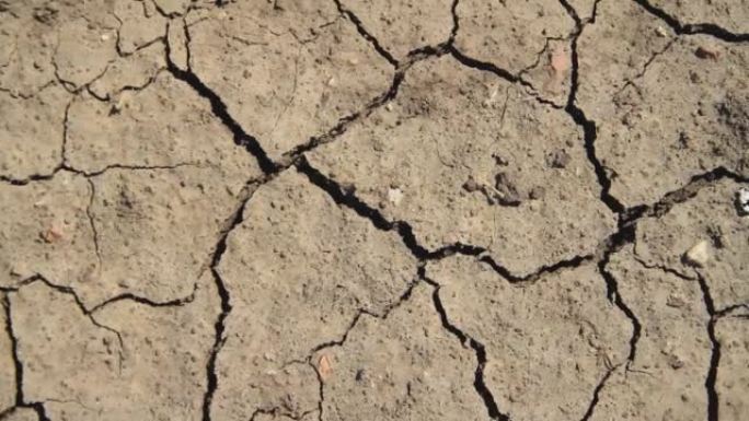 干土的深层裂缝。沙漠干旱。无雨季节。