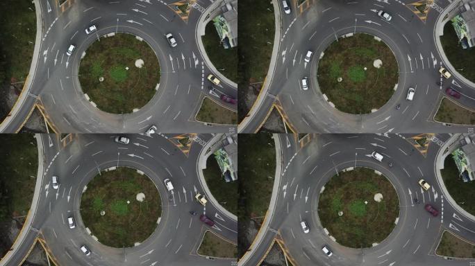 空中拍摄的城市回旋处有4个箭头