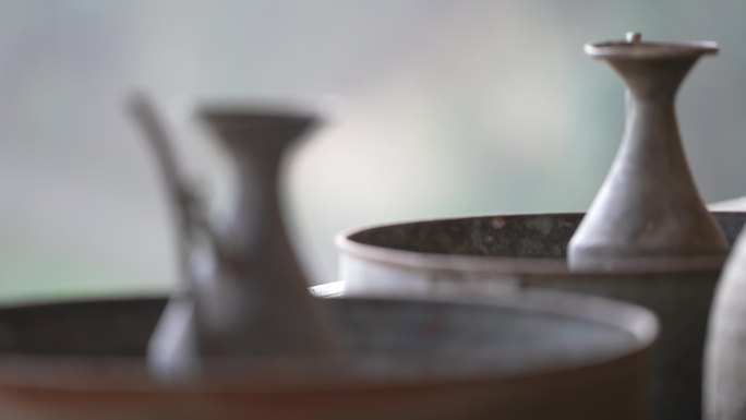 农村传统烧酒酿酒做酒器皿酒壶腊蒸实拍素材