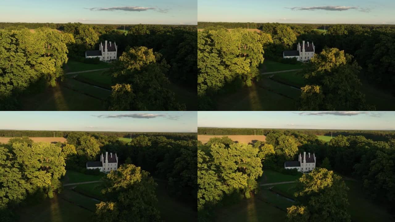 空中拍摄被树木环绕的美丽白宫
