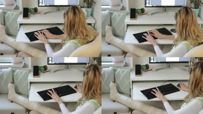 一个用石膏打腿的学生女孩，用电脑和书籍学习。
