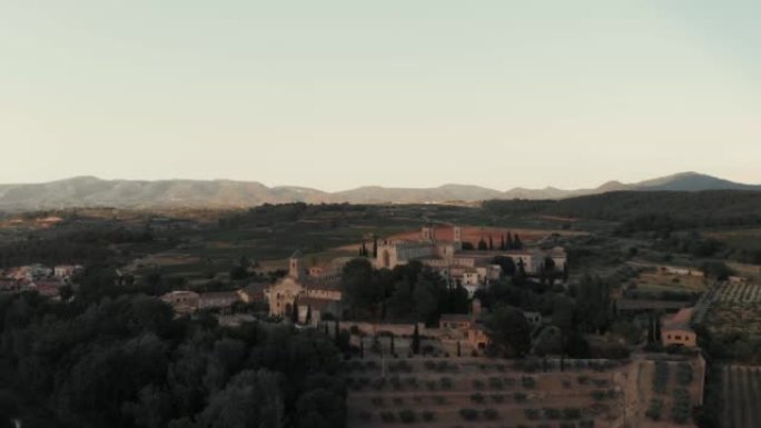 波布莱特修道院，修道院。西班牙。从无人机上射击