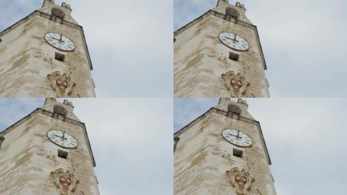 欧洲中心旧城区钟楼大厦塔上的旧大钟