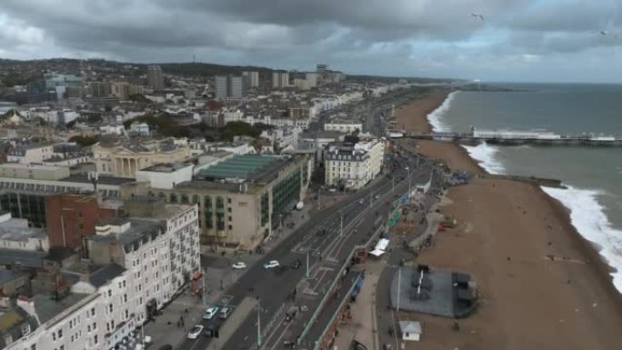 美丽的布莱顿海滩4k视频。英国布莱顿的神奇日落和暴风雨天气。