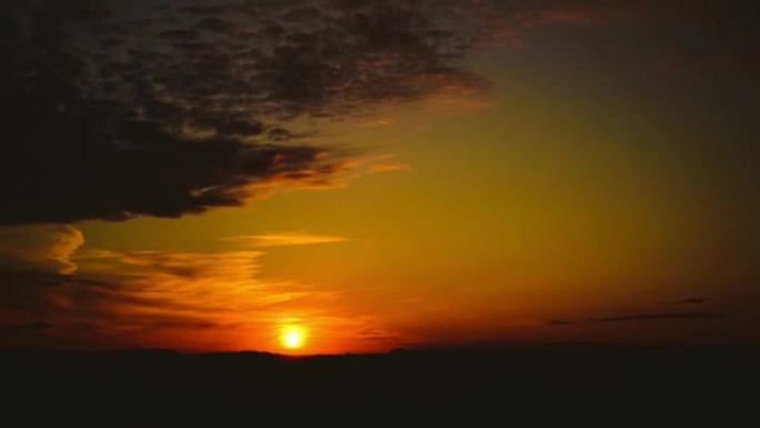 山上美丽日落的4k渲染图