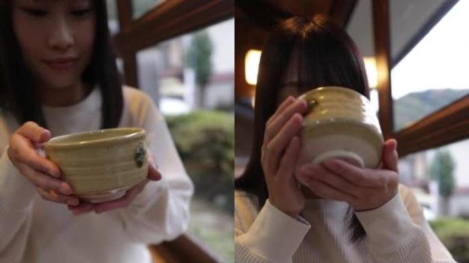 女人在日本餐厅品尝抹茶