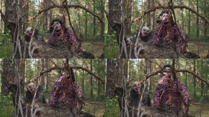 民间传说中的怪物从森林中的浮木中望出来