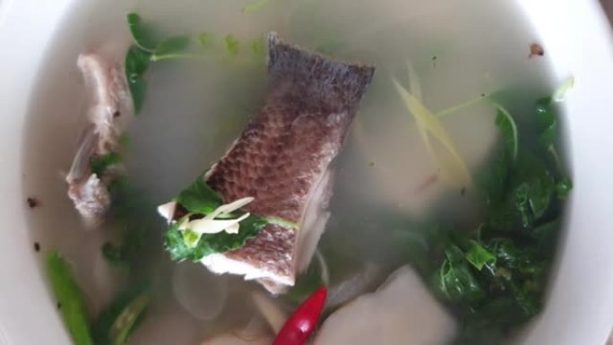 汤姆百胜蛇头鱼，泰国菜。