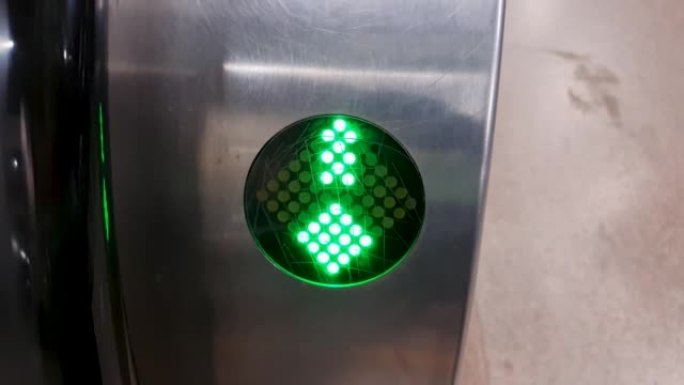 显示隔离移动自动扶梯绿色照明指示灯