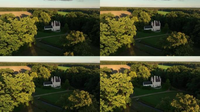 空中拍摄被树木环绕的美丽白宫