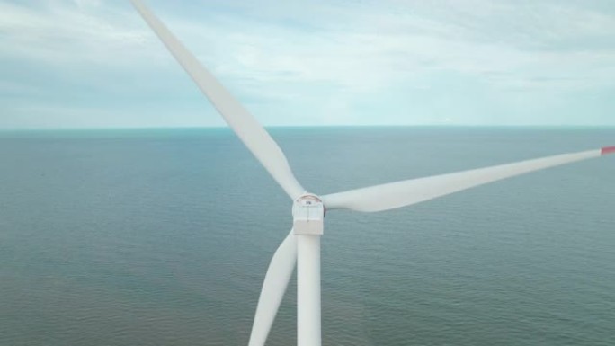 风力涡轮机 (如风车) 安装在海上附近，以捕获最大的能量，以将风的动能转换为电能。风力涡轮机，可持续