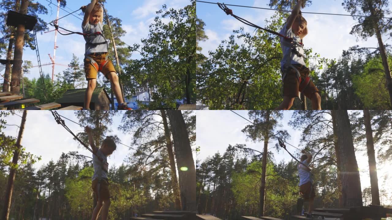 满意的孩子很容易应付森林中绳索公园的吊桥