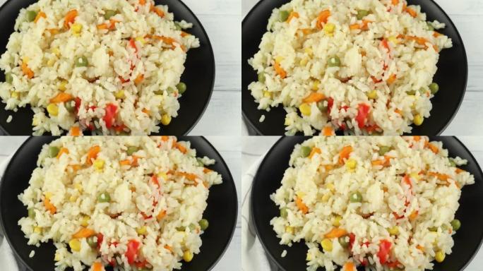 米饭配蔬菜特写。蔬菜米饭