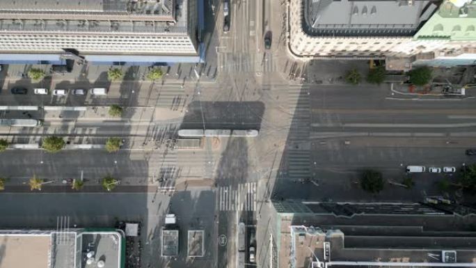 赫尔辛基市中心十字路口的俯视图