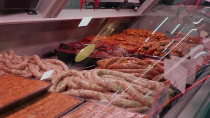 肉店多种肉类生产的橱窗布局。