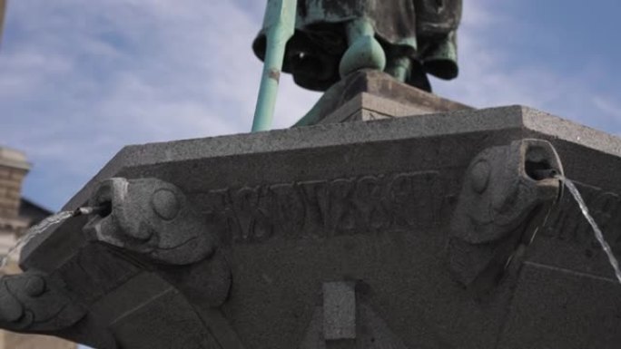 Husum的Asmussen-Woldsen纪念碑周围的缓慢移动