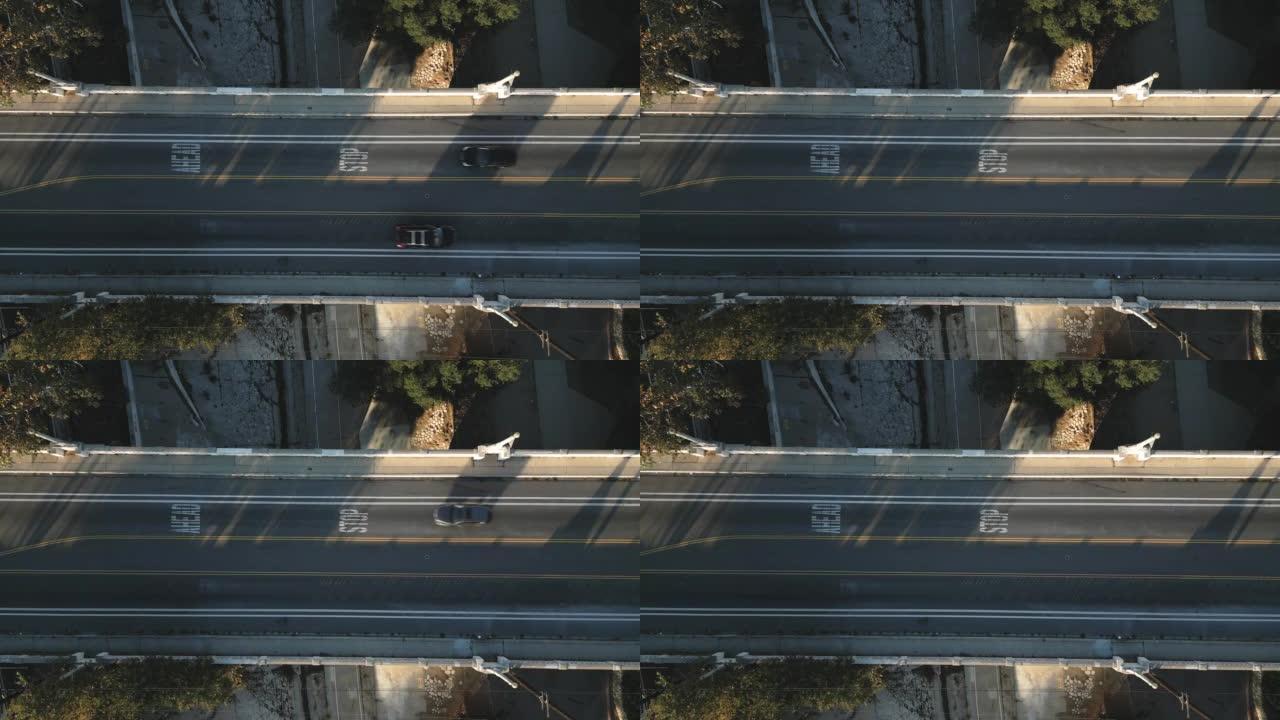 驶过公路桥的车辆俯视图