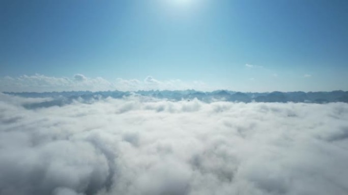 贵州省荔波县茂兰喀斯特森林的大Kast组与云海的空中缩放