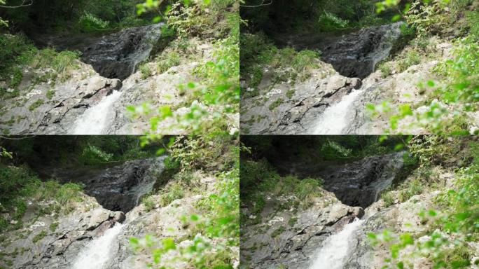 流动的亚索瀑布的景色