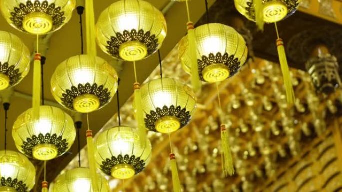选择焦点装饰在9帝庙的黄色中国灯笼