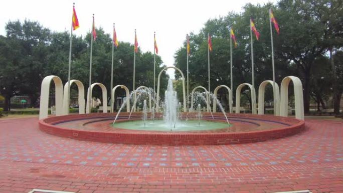 西班牙广场公园的喷泉美景，绿树成荫