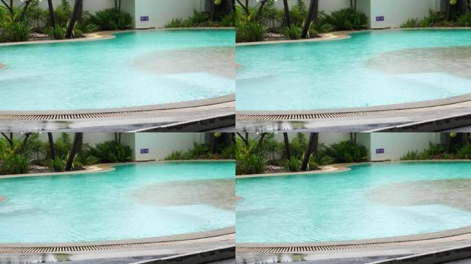 酒店游泳池白天下雨