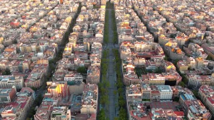 鸟瞰巴塞罗那城市天际线，Passeig de Gracia和Eixample住宅区日出。西班牙加泰罗