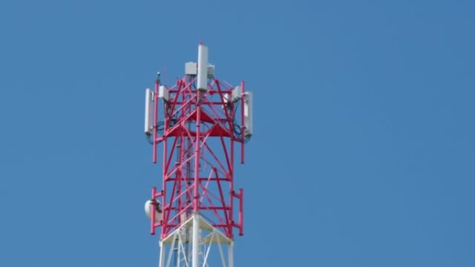 移动电话基站。移动运营商塔。蓝天背景上的手机发射塔。