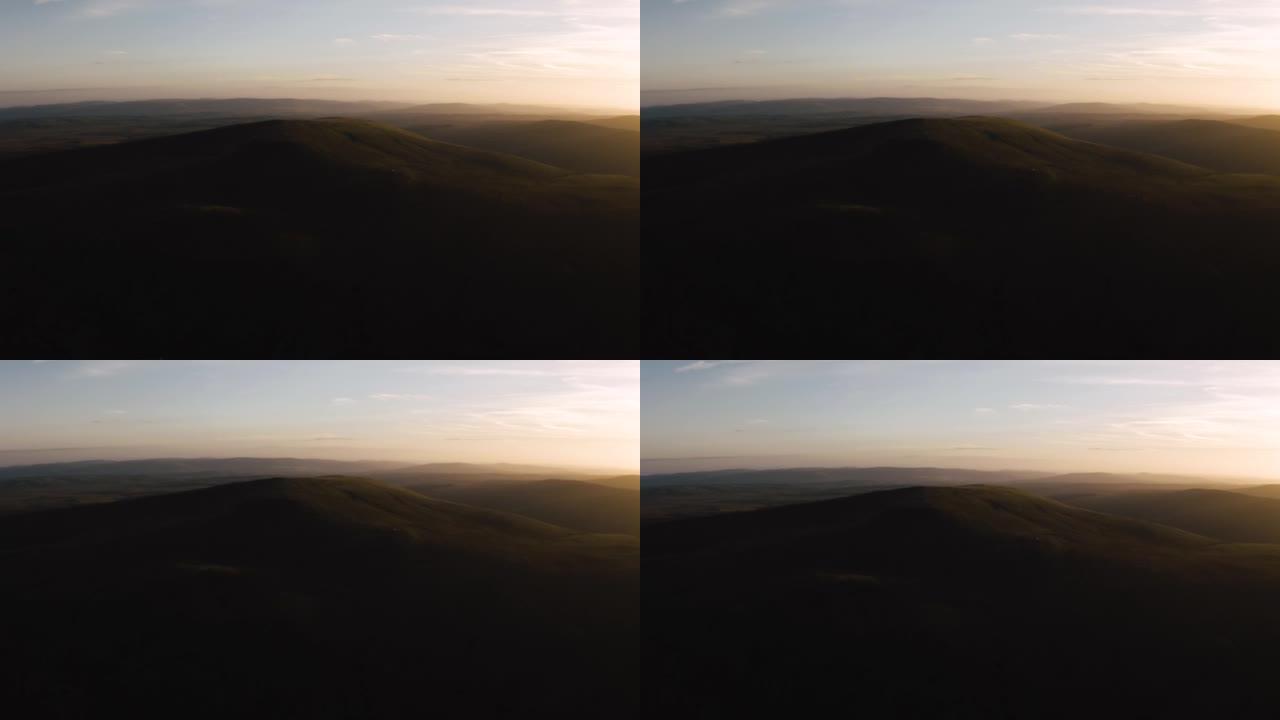 威尔士布雷肯灯塔山。英国威尔士蒙茅斯郡。玉米杜、钢笔和克里宾山峰的天线。