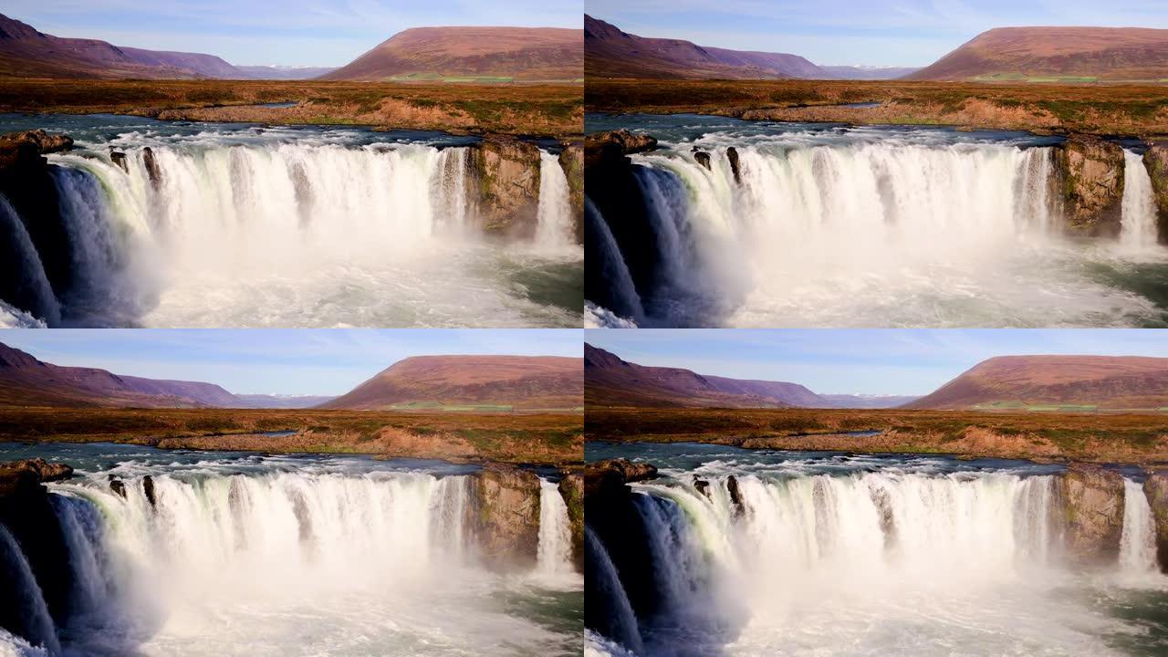 冰岛的Godafoss瀑布被昵称为众神之瀑布。