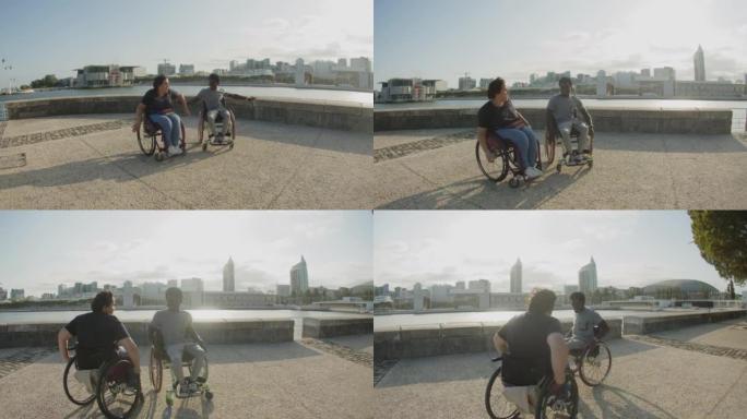 幸福的夫妇在码头用轮椅做波浪动作