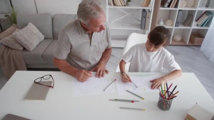 儿童绘画学习家庭艺术爸爸女儿素描