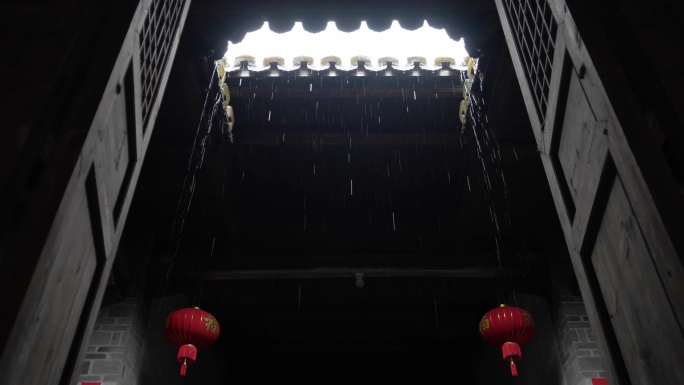 下雨雨滴屋檐水滴屋檐老家瓦房南滴水阴雨