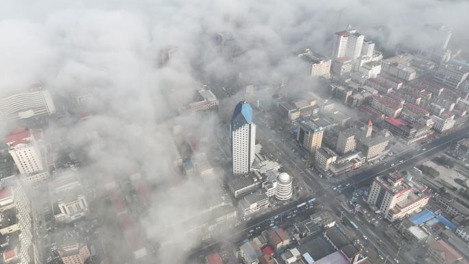 航拍环绕平流雾中的威海市电力大厦