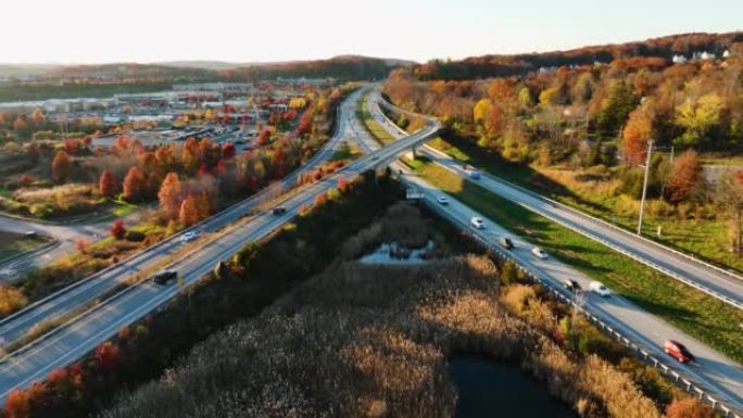下午的空中，无人机，纽约17号公路的视频，位于纽约伍德伯里的diamond interchange 