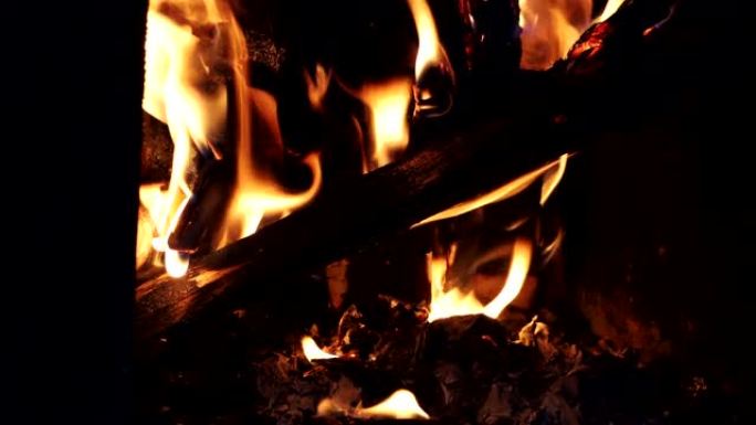 炉内着火进行加热，门关闭以保持热量。